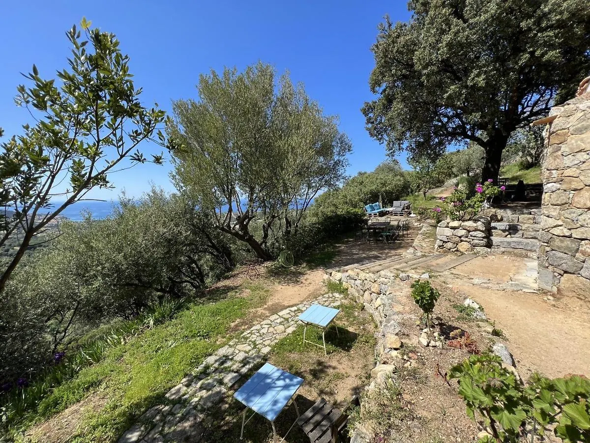 Séjourner en Corse : 5 Hôtels 2 Étoiles Comparés