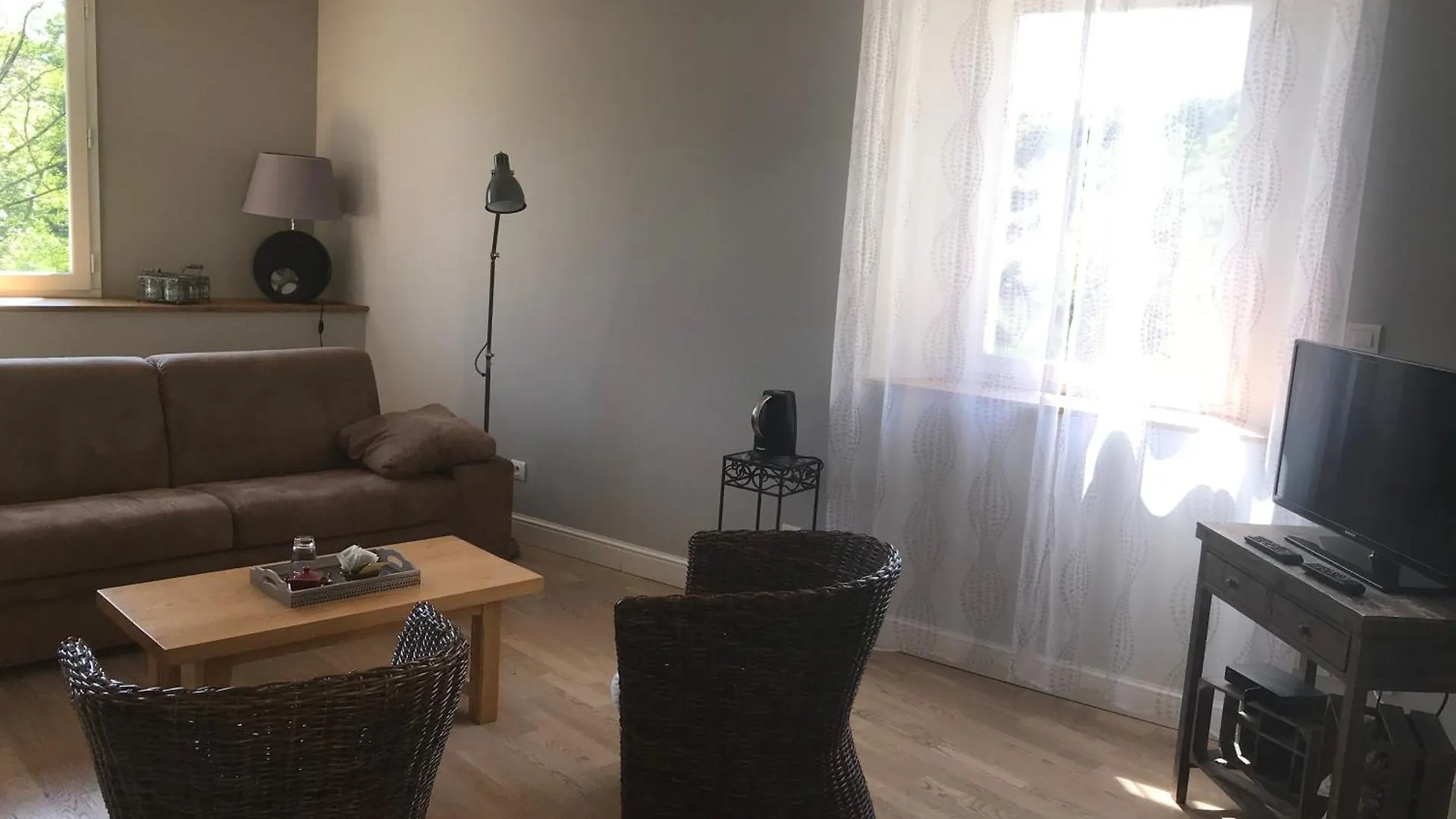 10 Hôtels Familiaux en Auvergne pour Voyager Sereinement